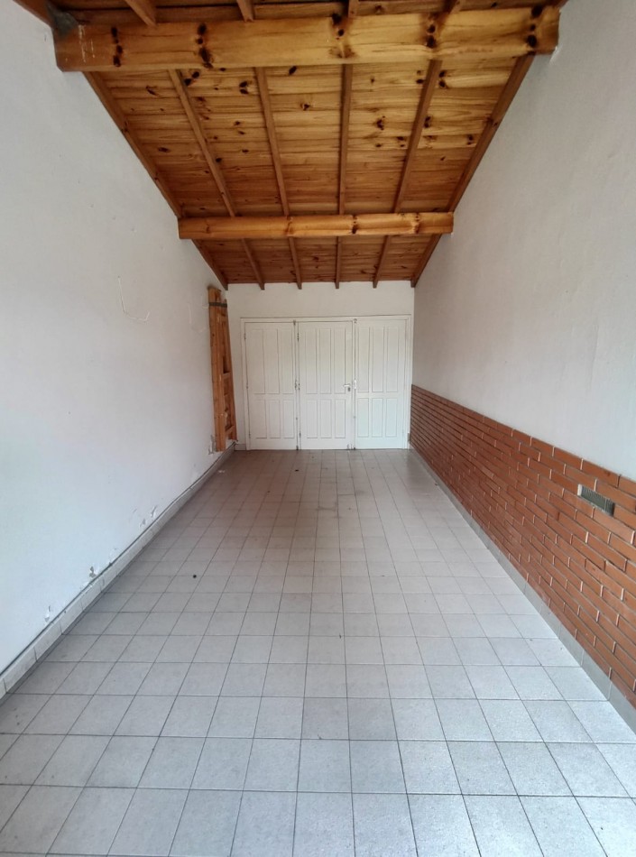 REATASADA: Casa De 4 Ambientes De 230mts2 . 10 Cuadras de los Balnearios de Punta Mogotes