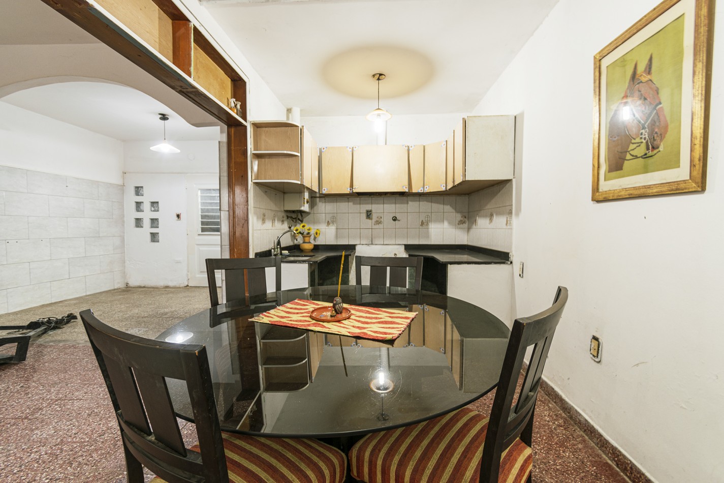 VENTA CASA DE 4 AMB. AL FRENTE DE 2 PLANTAS CON GARAGE SIN EXPENSAS