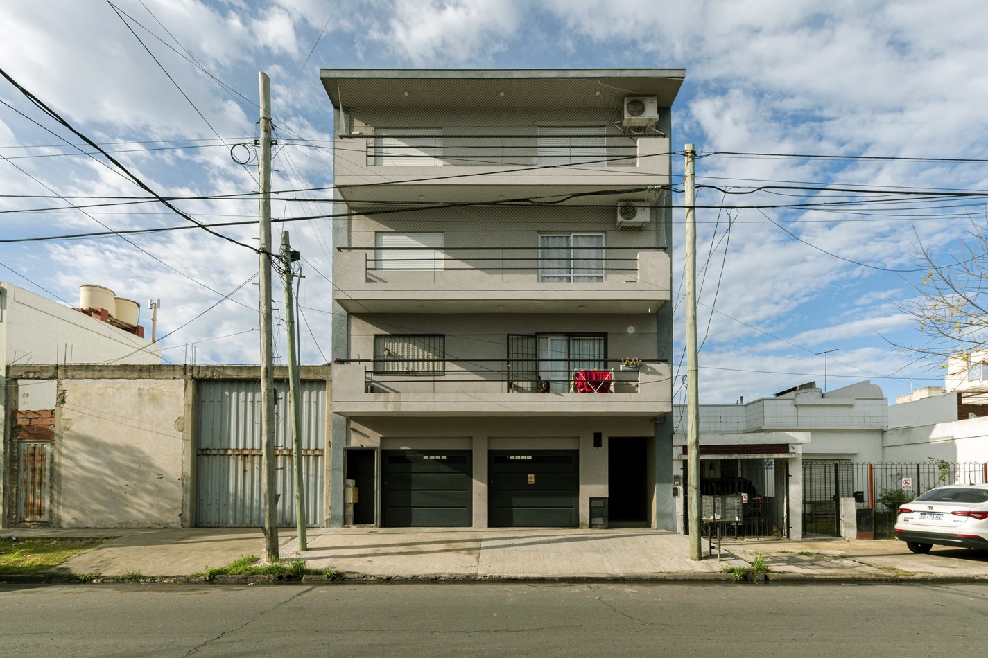DEPARTAMENTO 2 AMB EN PB -CON COCHERA Y PATIO