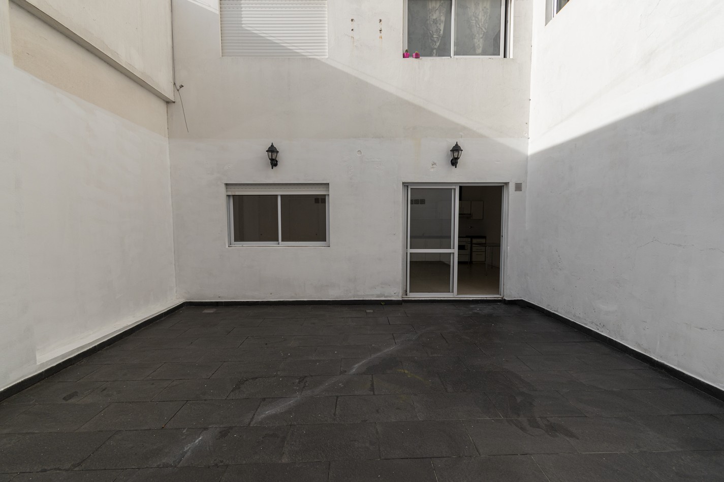 DEPARTAMENTO 2 AMB EN PB -CON COCHERA Y PATIO