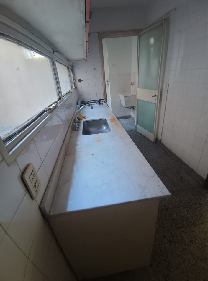 DEPARTAMENTO 3 AMB AL FRENTE A 1 CUADRA DE AV. RIVADAVIA