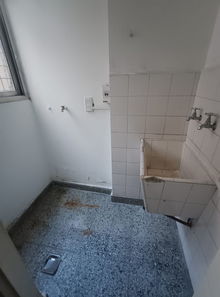 DEPARTAMENTO 3 AMB AL FRENTE A 1 CUADRA DE AV. RIVADAVIA