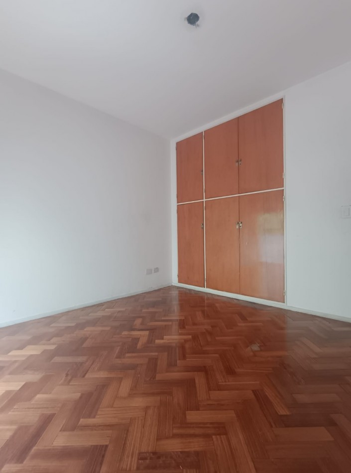 DEPARTAMENTO 3 AMB AL FRENTE A 1 CUADRA DE AV. RIVADAVIA