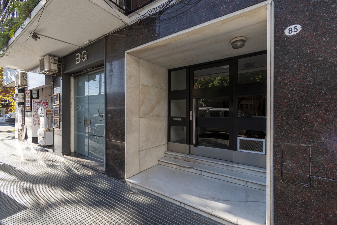 VENTA Excelente Departamento 4 ambientes en altura con cochera - Avellaneda Centro.