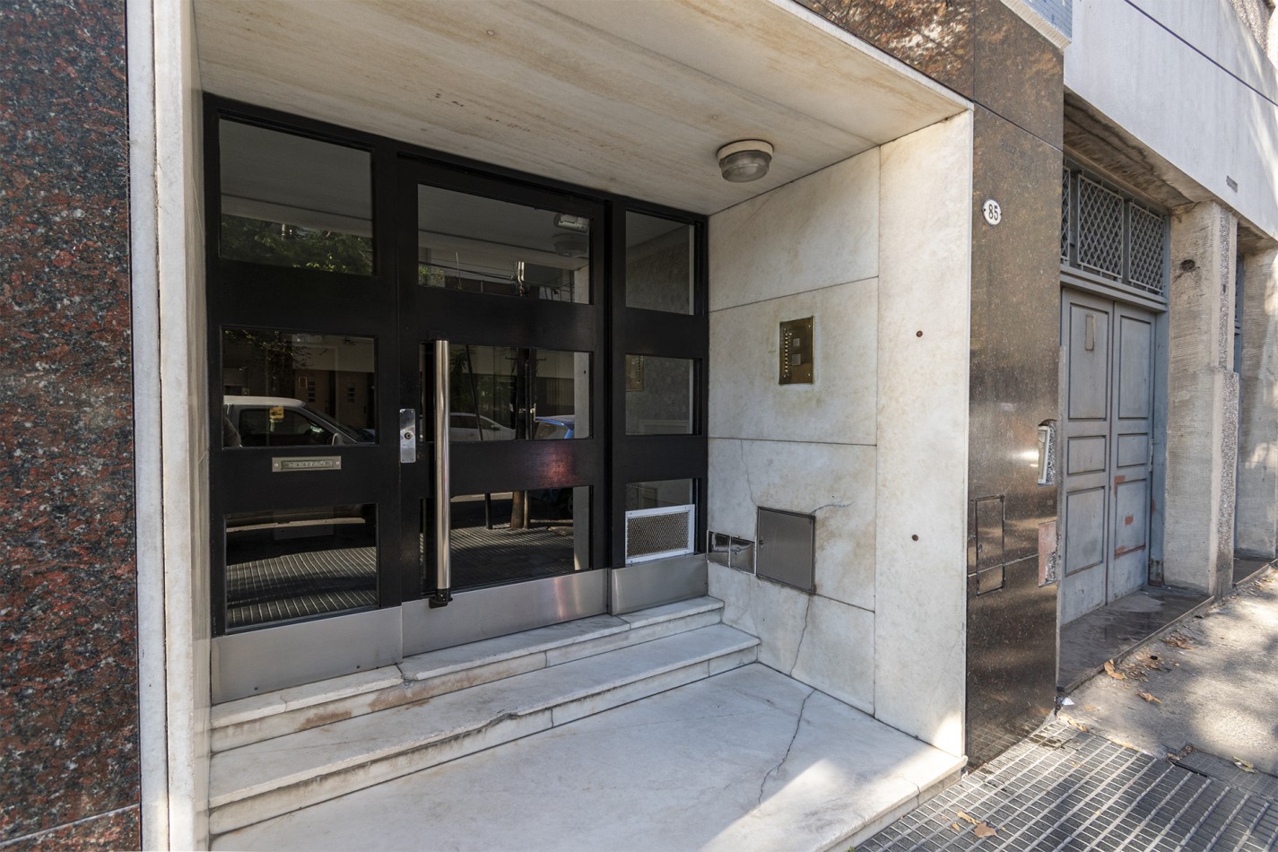 VENTA Excelente Departamento 4 ambientes en altura con cochera - Avellaneda Centro.