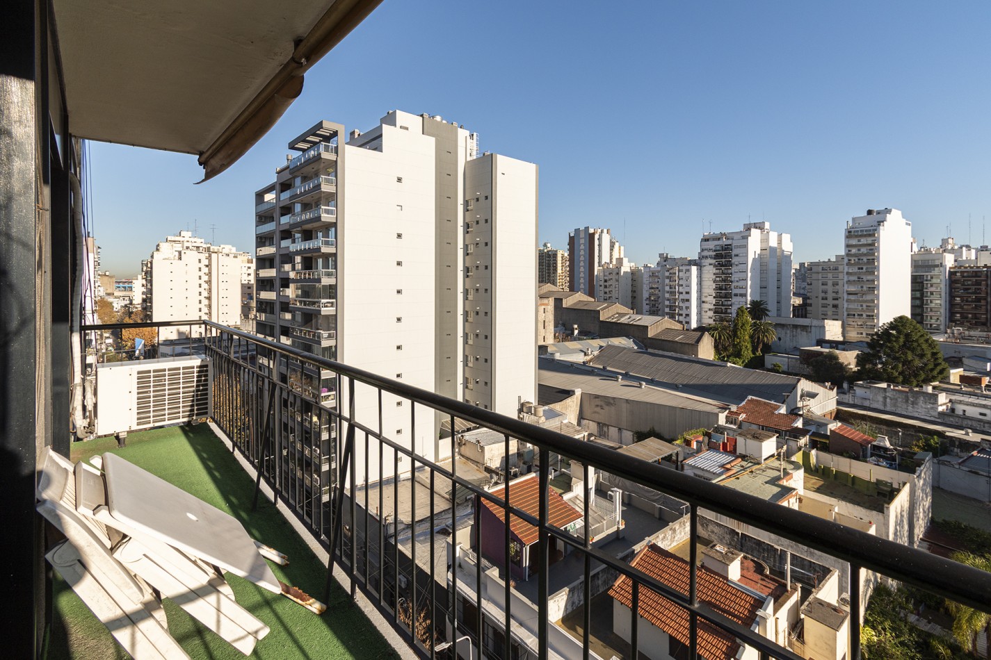 VENTA Excelente Departamento 4 ambientes en altura con cochera - Avellaneda Centro.