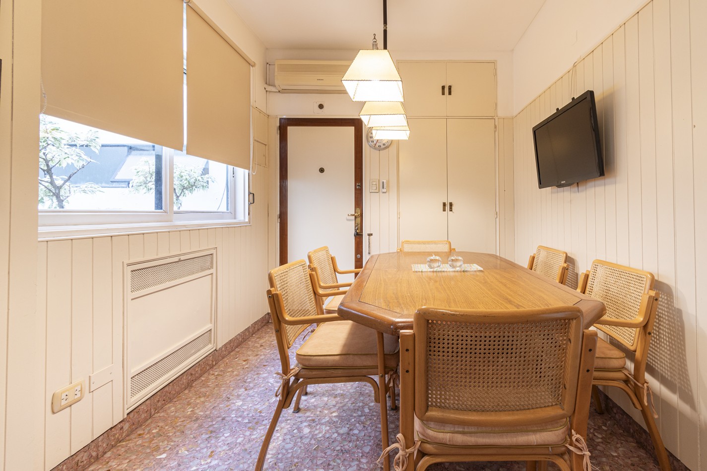 VENTA Excelente Departamento 4 ambientes en altura con cochera - Avellaneda Centro.
