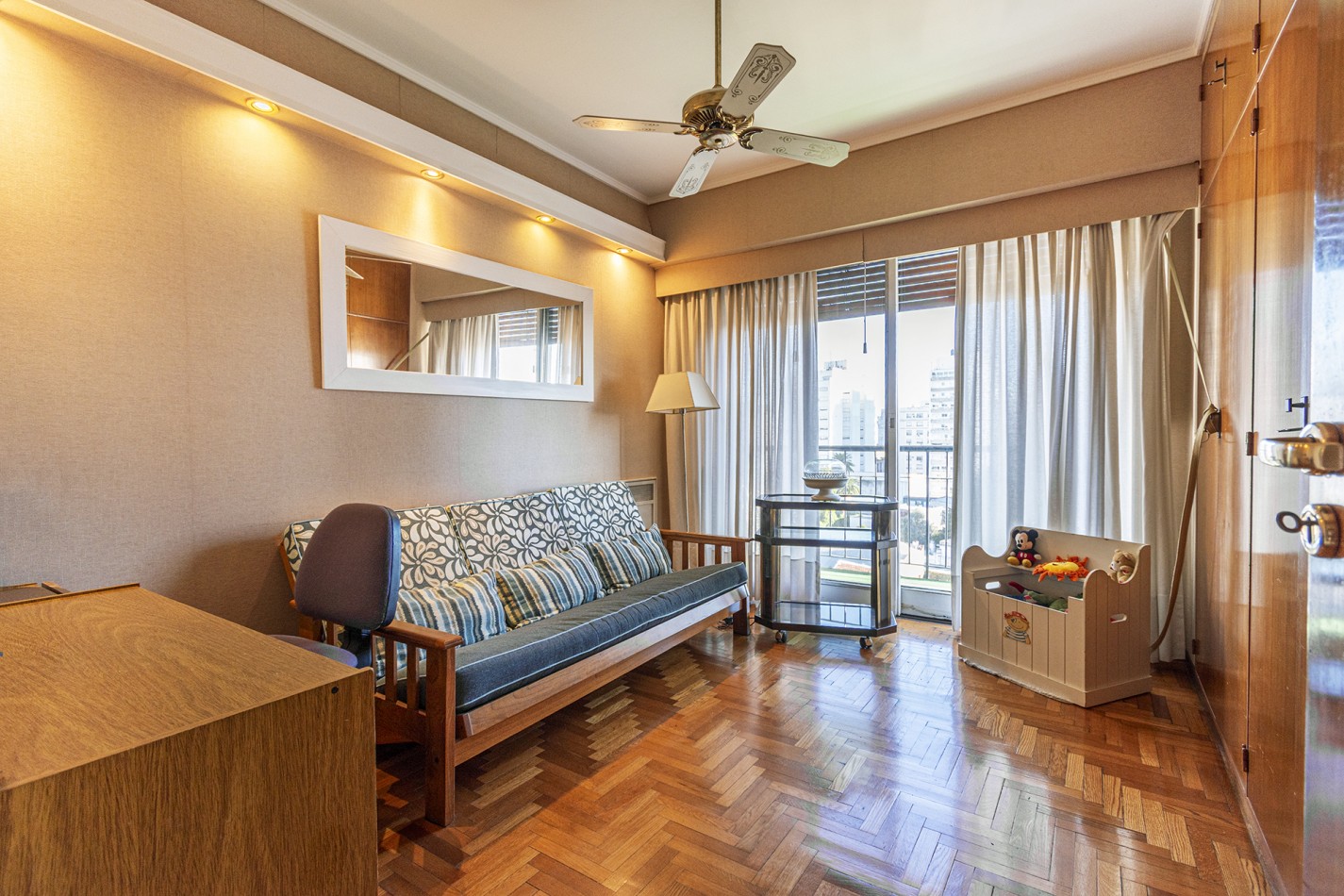 VENTA Excelente Departamento 4 ambientes en altura con cochera - Avellaneda Centro.