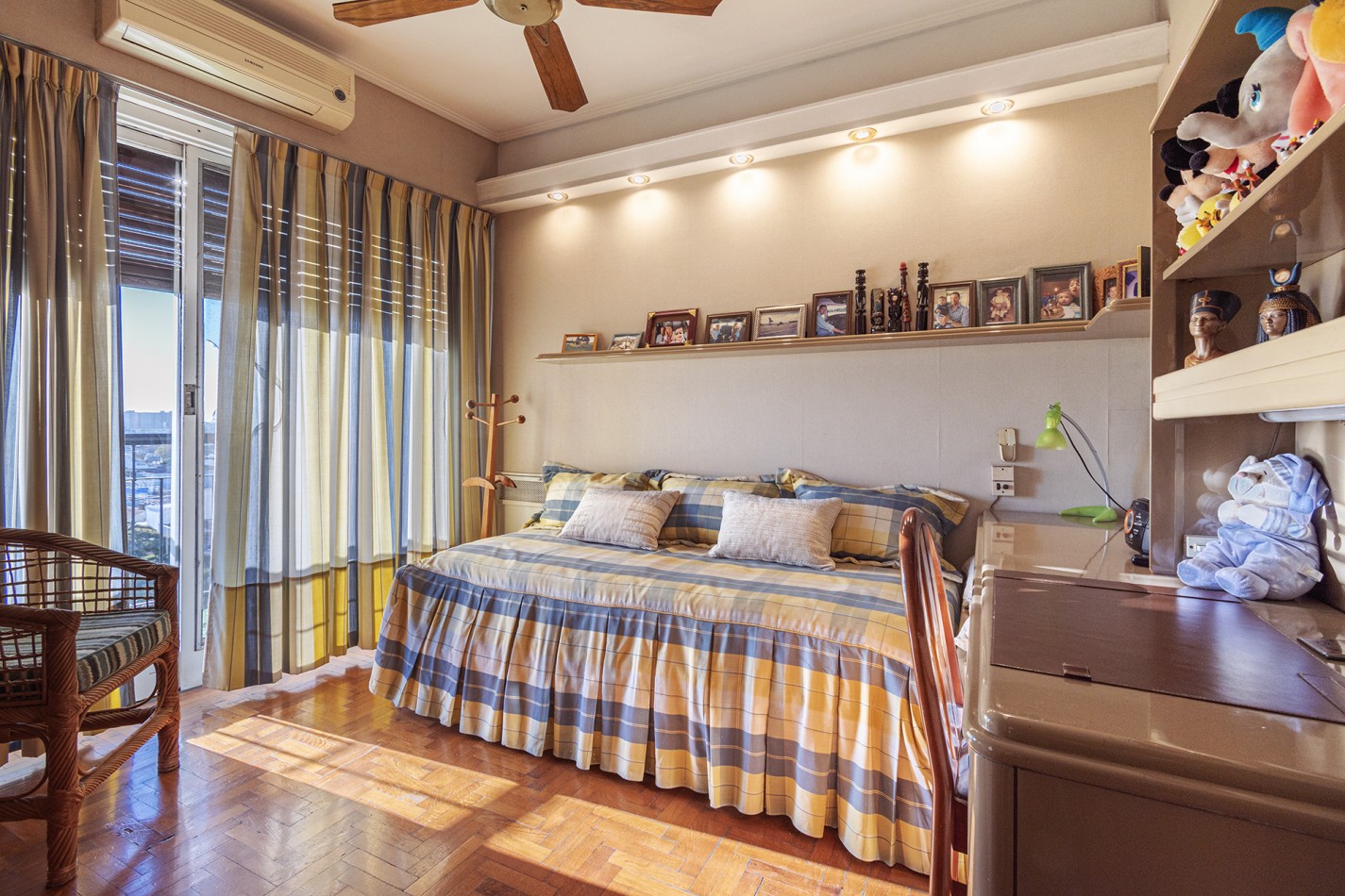 VENTA Excelente Departamento 4 ambientes en altura con cochera - Avellaneda Centro.