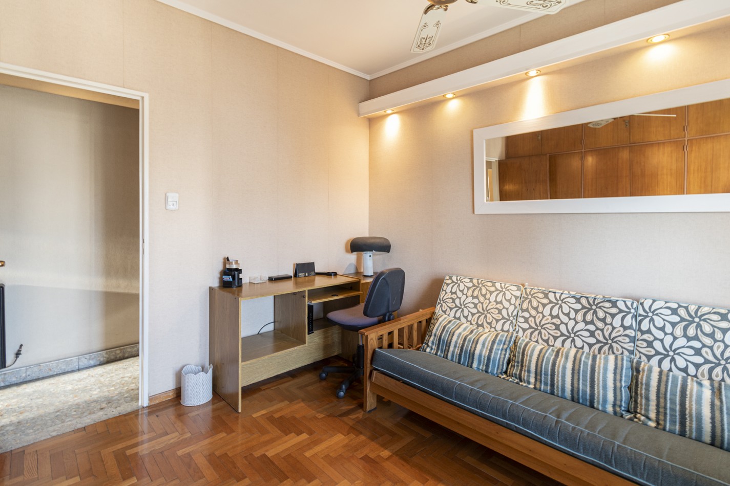VENTA Excelente Departamento 4 ambientes en altura con cochera - Avellaneda Centro.