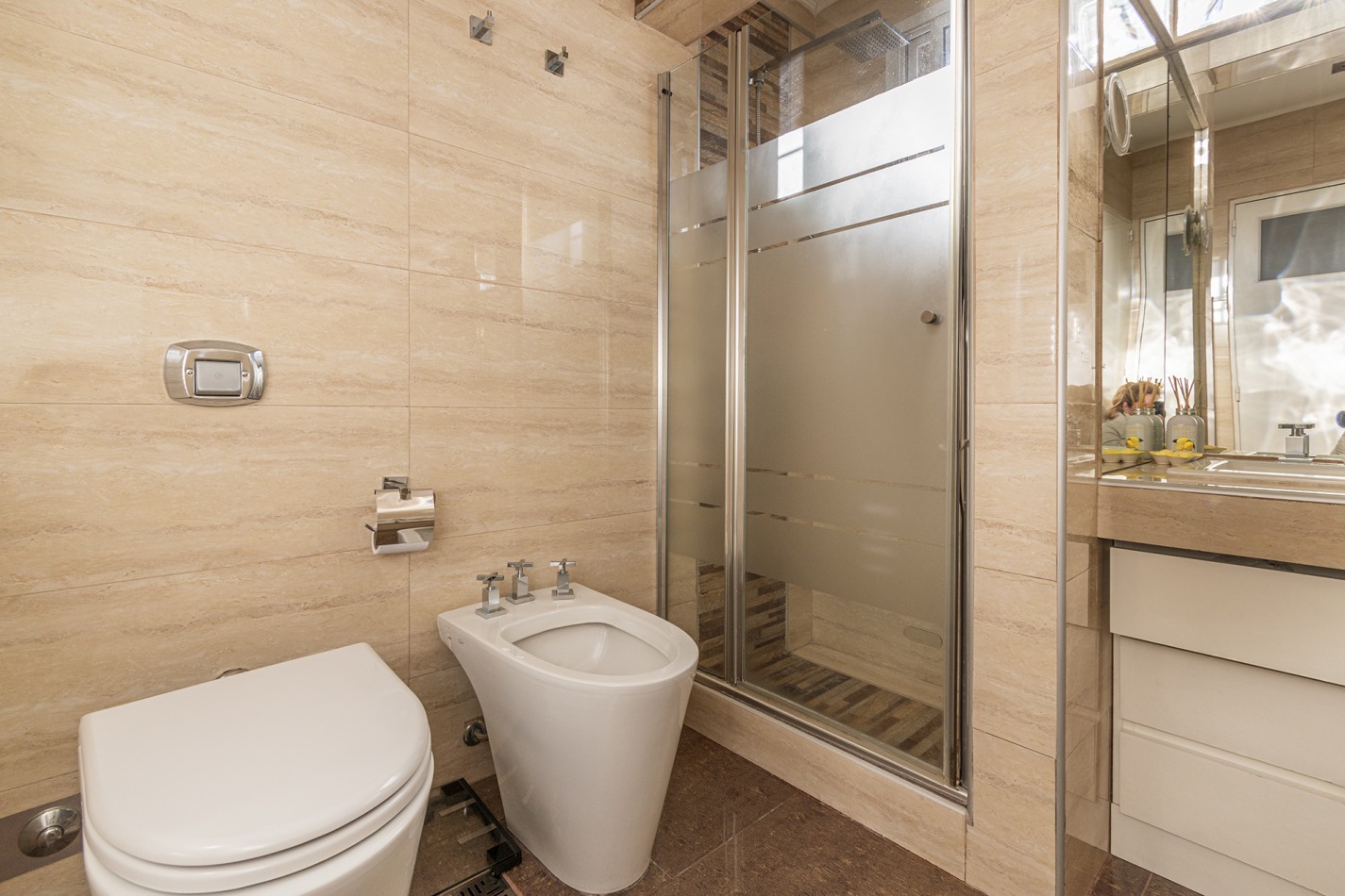 VENTA Excelente Departamento 4 ambientes en altura con cochera - Avellaneda Centro.