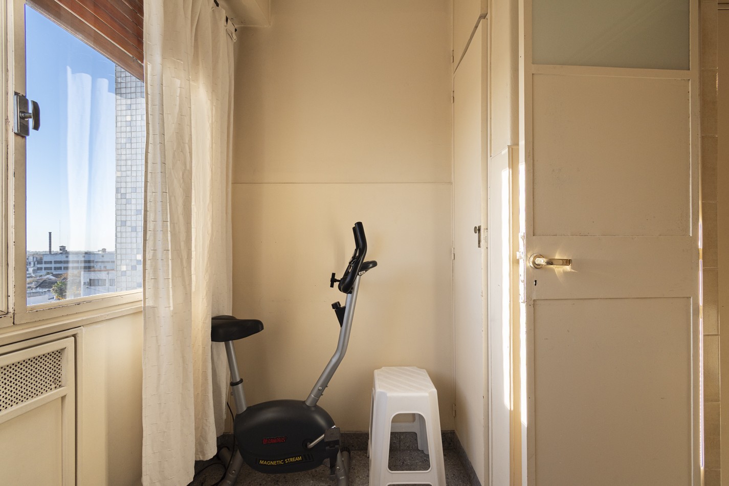 VENTA Excelente Departamento 4 ambientes en altura con cochera - Avellaneda Centro.