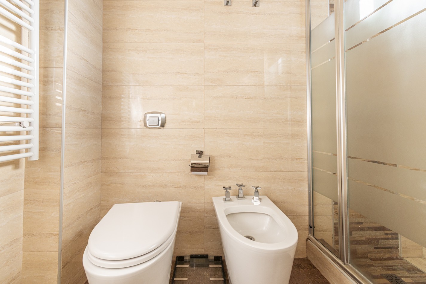 VENTA Excelente Departamento 4 ambientes en altura con cochera - Avellaneda Centro.