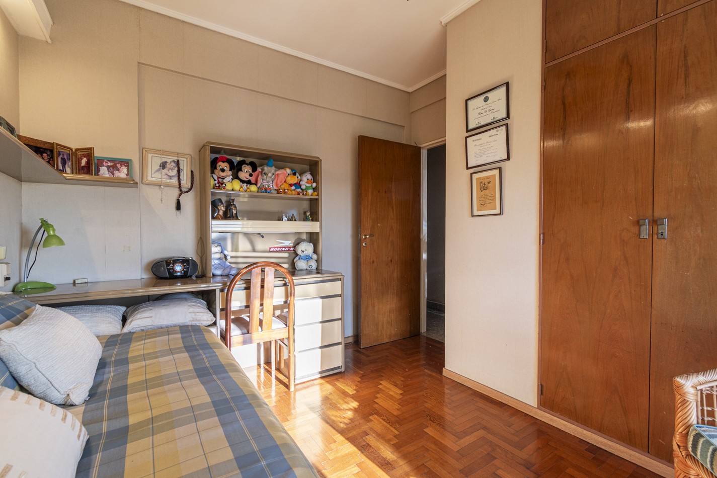 VENTA Excelente Departamento 4 ambientes en altura con cochera - Avellaneda Centro.
