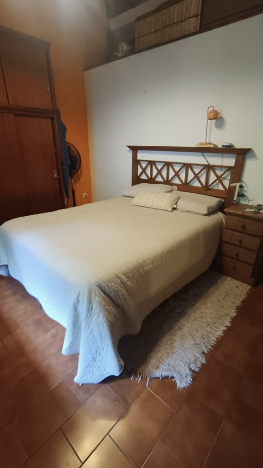 VENTA CASA DE 3 AMB. CON ALTILLO, PATIO CON PARRILLA