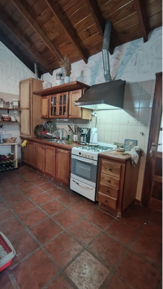 VENTA CASA DE 3 AMB. CON ALTILLO, PATIO CON PARRILLA