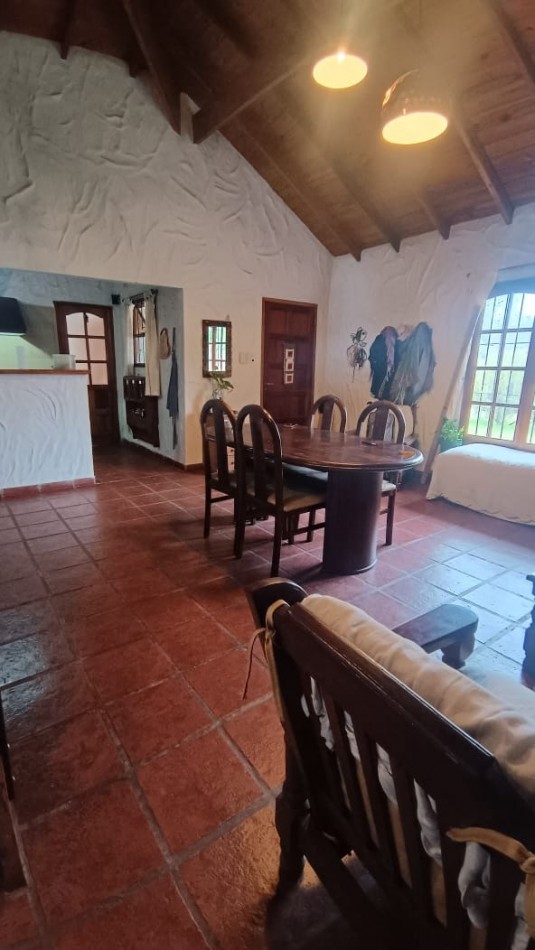 VENTA CASA DE 3 AMB. CON ALTILLO, PATIO CON PARRILLA