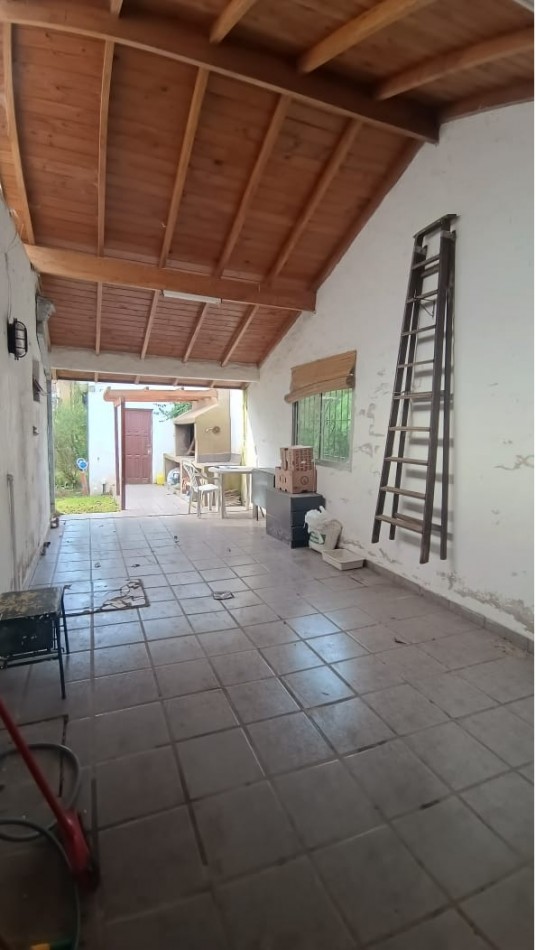 VENTA CASA DE 3 AMB. CON ALTILLO, PATIO CON PARRILLA