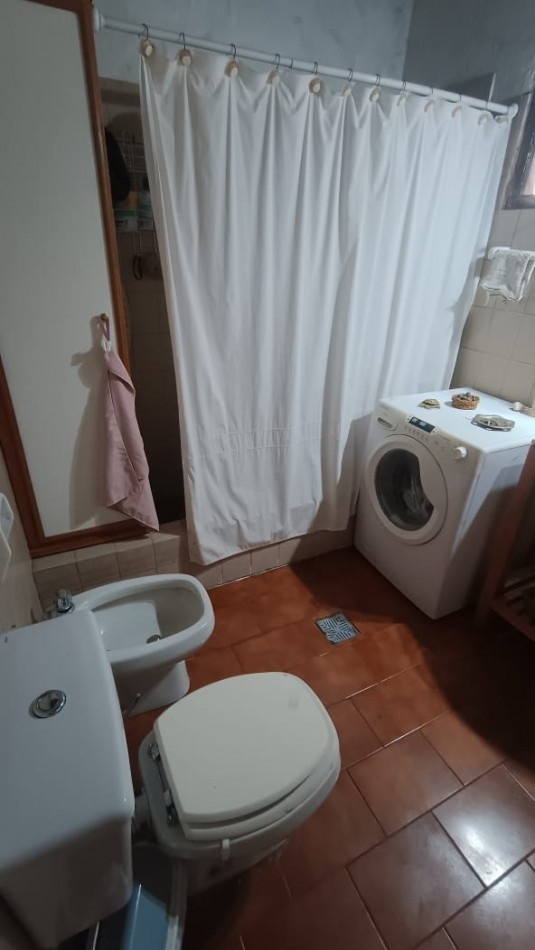 VENTA CASA DE 3 AMB. CON ALTILLO, PATIO CON PARRILLA