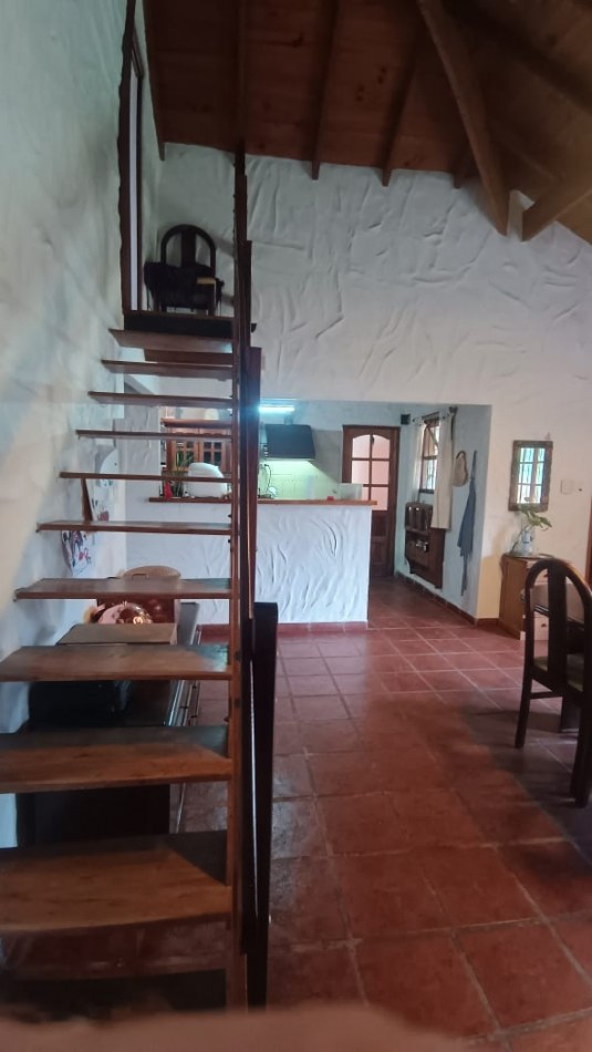 VENTA CASA DE 3 AMB. CON ALTILLO, PATIO CON PARRILLA