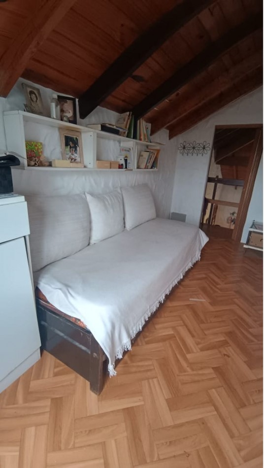 VENTA CASA DE 3 AMB. CON ALTILLO, PATIO CON PARRILLA