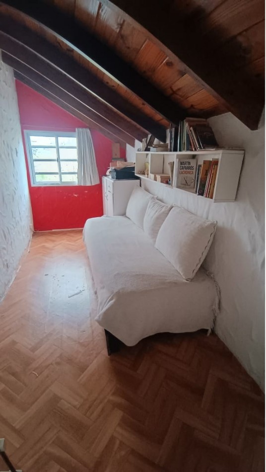 VENTA CASA DE 3 AMB. CON ALTILLO, PATIO CON PARRILLA
