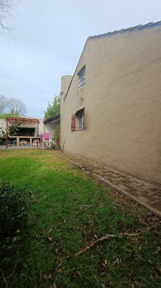 VENTA CASA DE 3 AMB. CON ALTILLO, PATIO CON PARRILLA