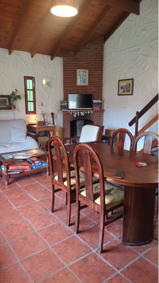 VENTA CASA DE 3 AMB. CON ALTILLO, PATIO CON PARRILLA