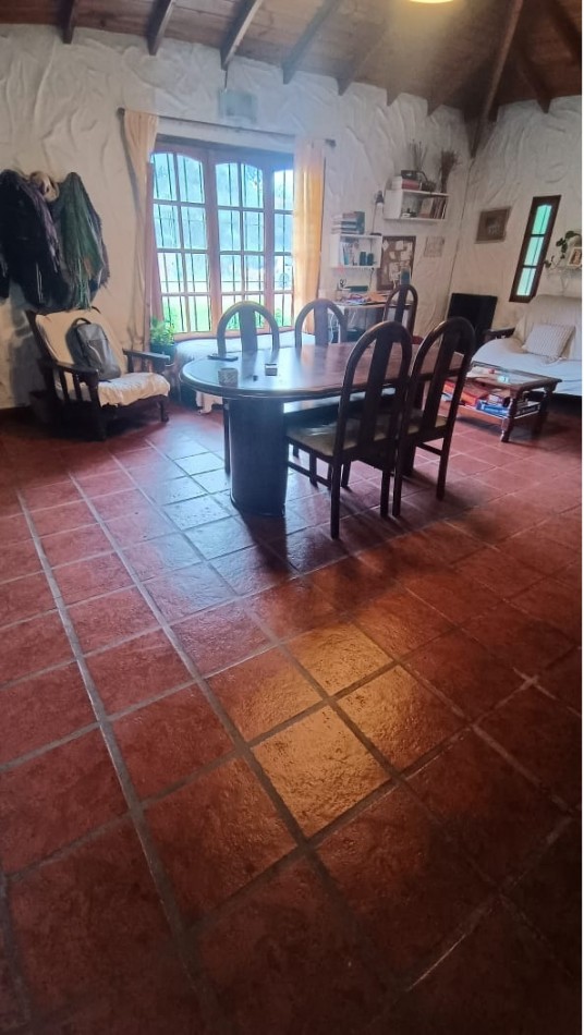 VENTA CASA DE 3 AMB. CON ALTILLO, PATIO CON PARRILLA