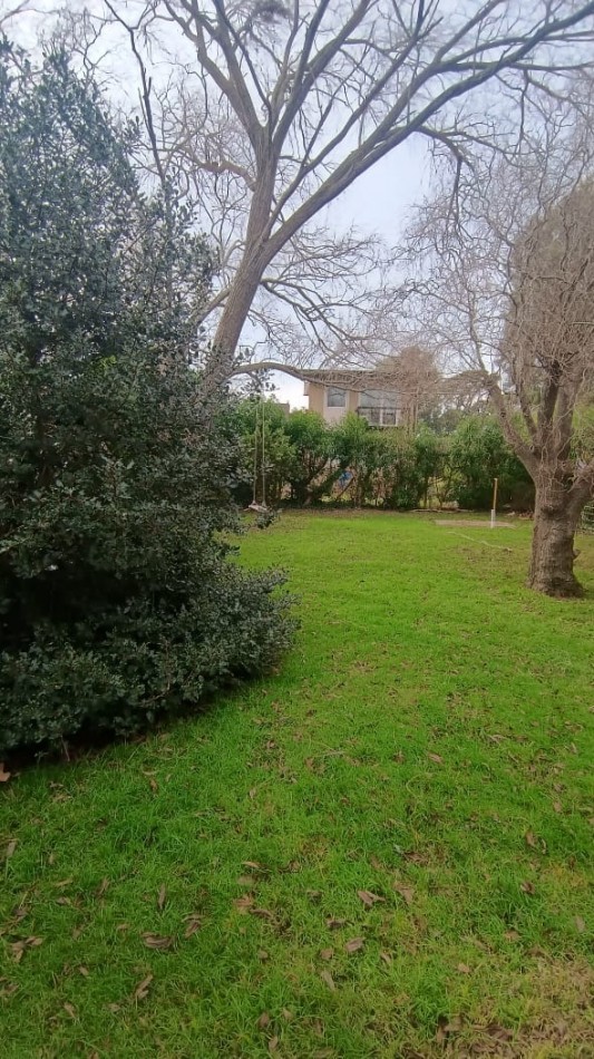 VENTA CASA DE 3 AMB. CON ALTILLO, PATIO CON PARRILLA