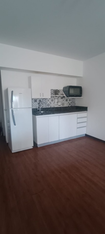 ALQUILER DEPARTAMENTO AMOBLADO AL FRENTE C/SUM Y LAUNDRY