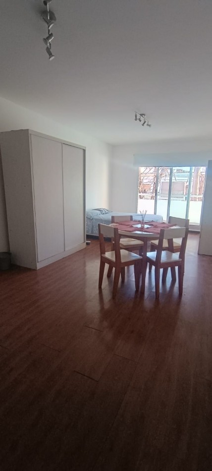 ALQUILER DEPARTAMENTO AMOBLADO AL FRENTE C/SUM Y LAUNDRY