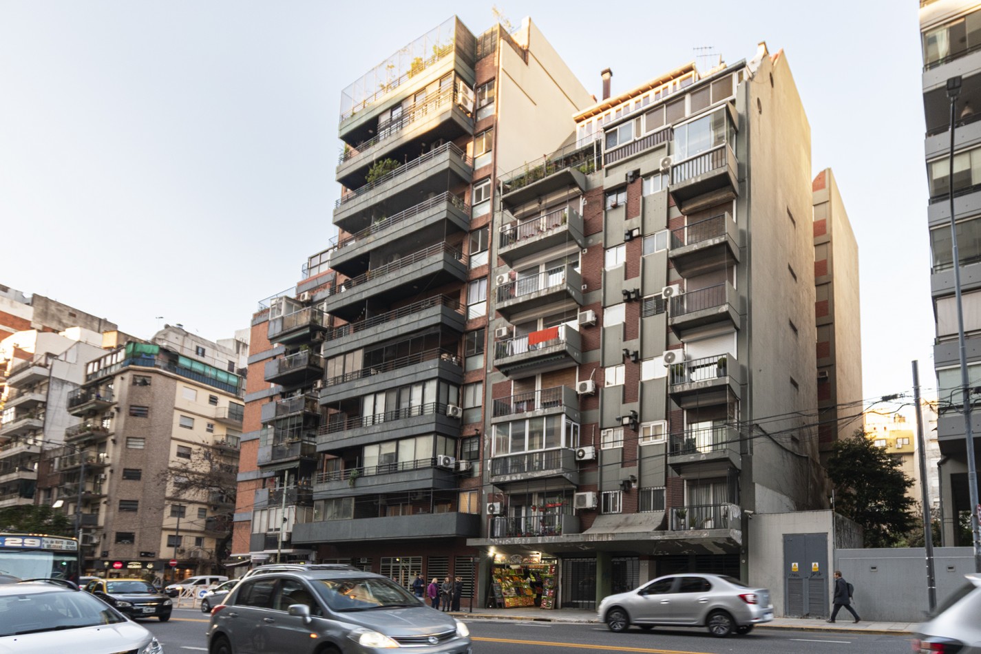 VENTA IMPECABLE DEPARTAMENTO 3 AMB, AL FRENTE C/ COCHERA- BARRIO LAS CAÑITAS- CAPITAL FEDERAL