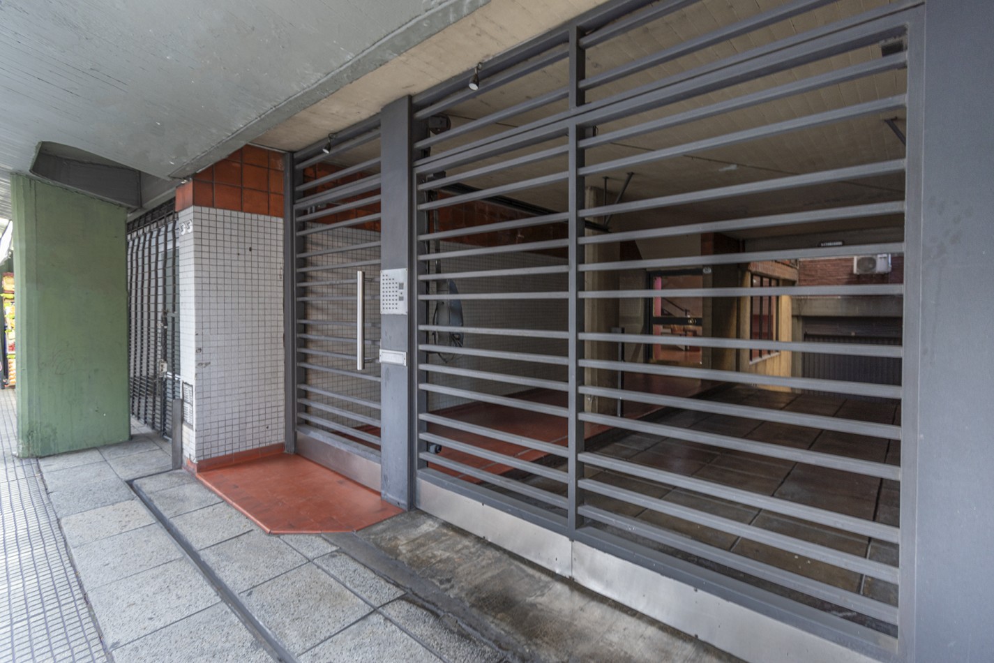 VENTA IMPECABLE DEPARTAMENTO 3 AMB, AL FRENTE C/ COCHERA- BARRIO LAS CAÑITAS- CAPITAL FEDERAL