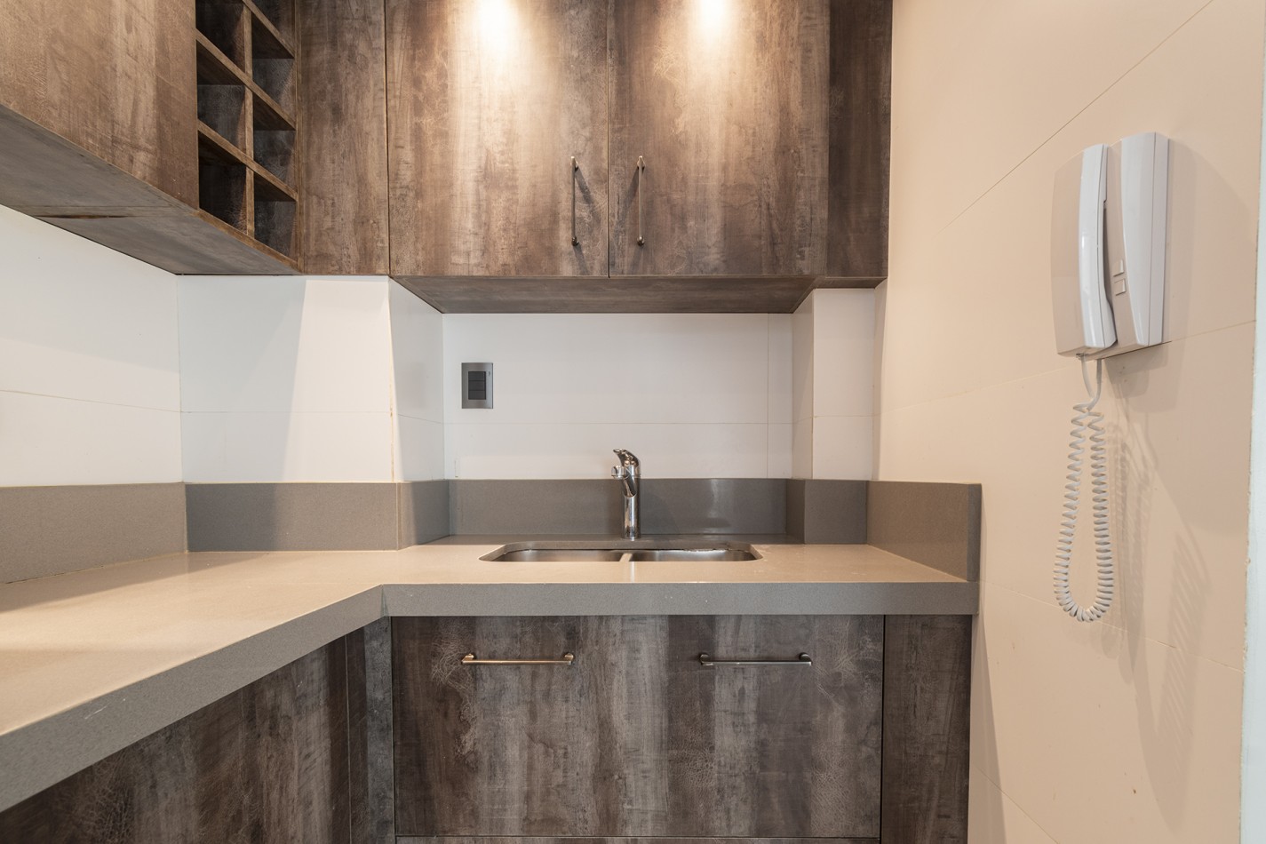 VENTA IMPECABLE DEPARTAMENTO 3 AMB, AL FRENTE C/ COCHERA- BARRIO LAS CAÑITAS- CAPITAL FEDERAL