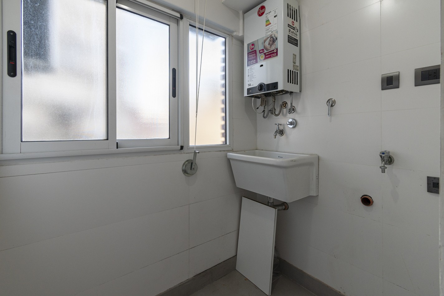 VENTA IMPECABLE DEPARTAMENTO 3 AMB, AL FRENTE C/ COCHERA- BARRIO LAS CAÑITAS- CAPITAL FEDERAL