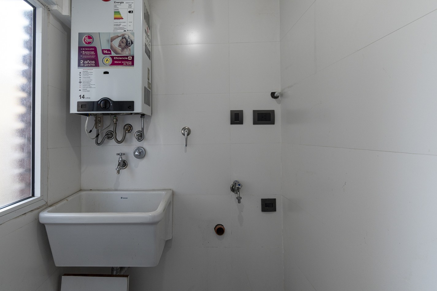 VENTA IMPECABLE DEPARTAMENTO 3 AMB, AL FRENTE C/ COCHERA- BARRIO LAS CAÑITAS- CAPITAL FEDERAL