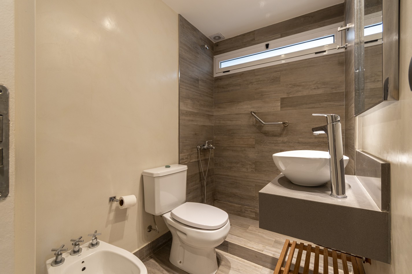 VENTA IMPECABLE DEPARTAMENTO 3 AMB, AL FRENTE C/ COCHERA- BARRIO LAS CAÑITAS- CAPITAL FEDERAL