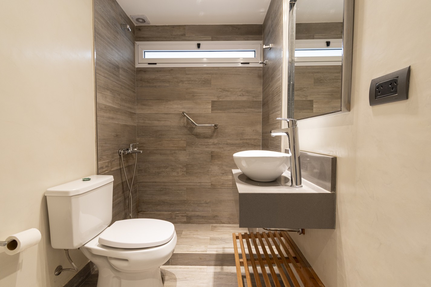 VENTA IMPECABLE DEPARTAMENTO 3 AMB, AL FRENTE C/ COCHERA- BARRIO LAS CAÑITAS- CAPITAL FEDERAL