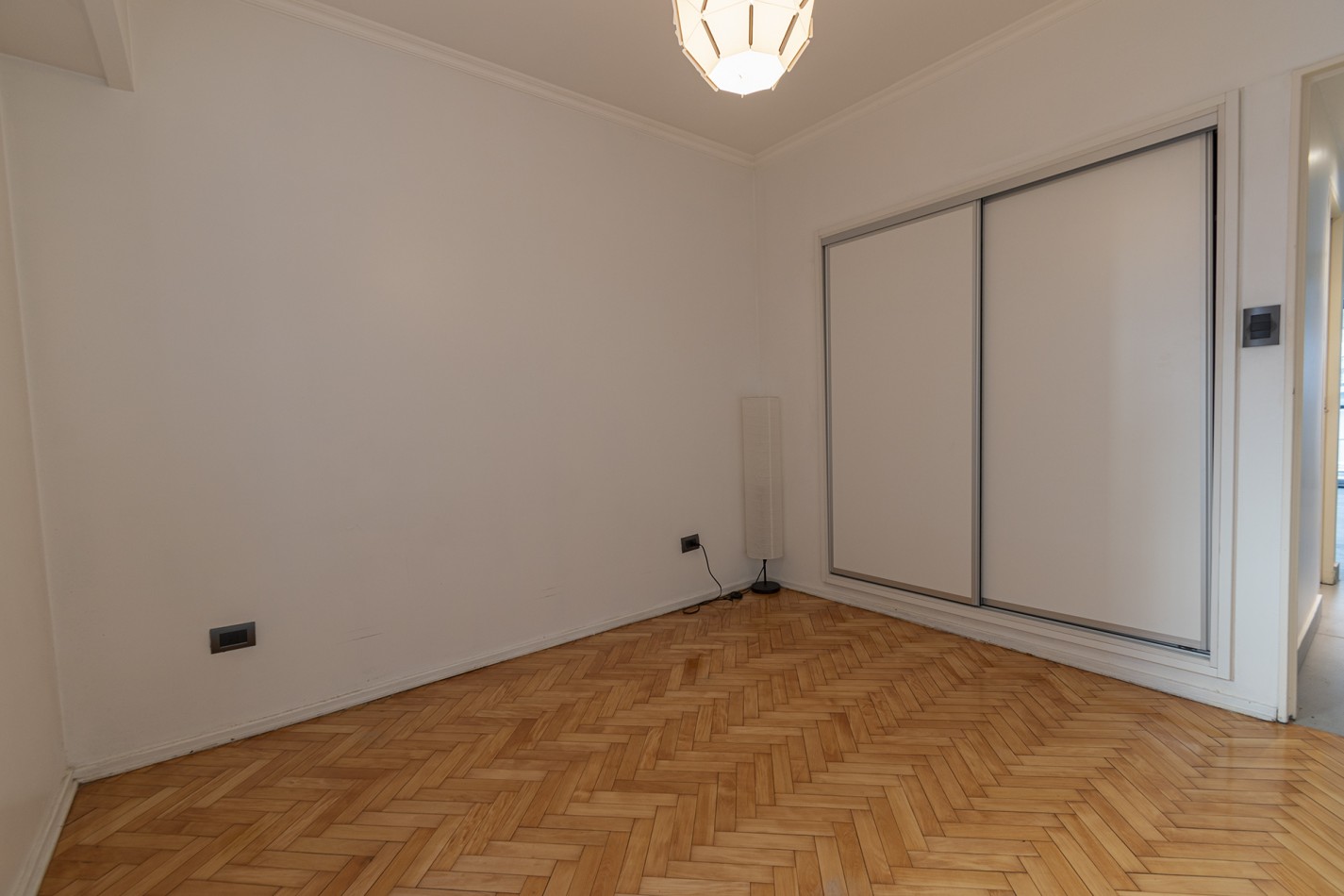 VENTA IMPECABLE DEPARTAMENTO 3 AMB, AL FRENTE C/ COCHERA- BARRIO LAS CAÑITAS- CAPITAL FEDERAL