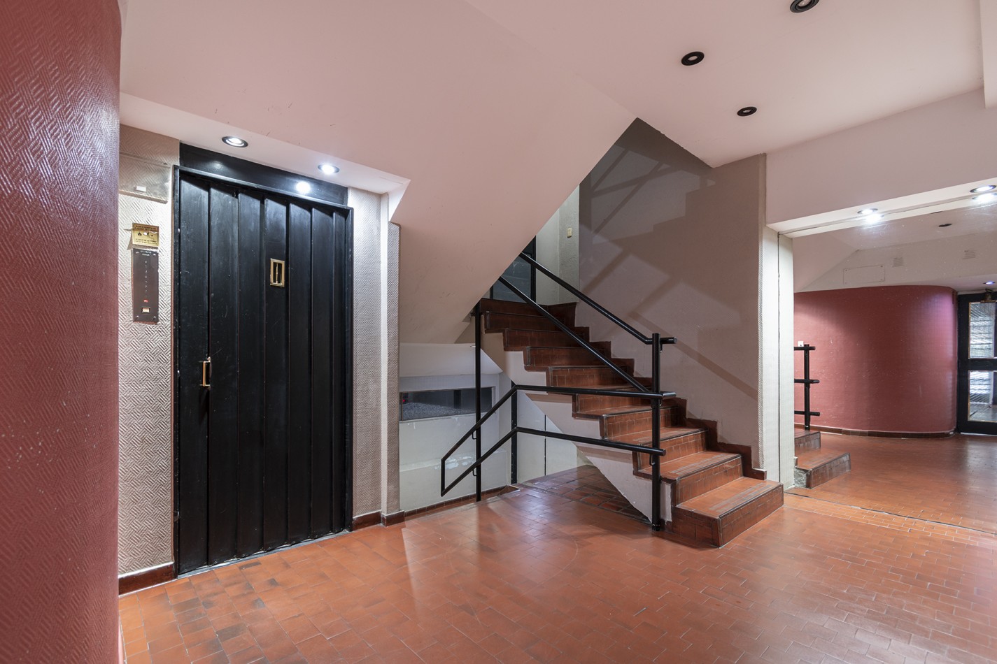 VENTA IMPECABLE DEPARTAMENTO 3 AMB, AL FRENTE C/ COCHERA- BARRIO LAS CAÑITAS- CAPITAL FEDERAL