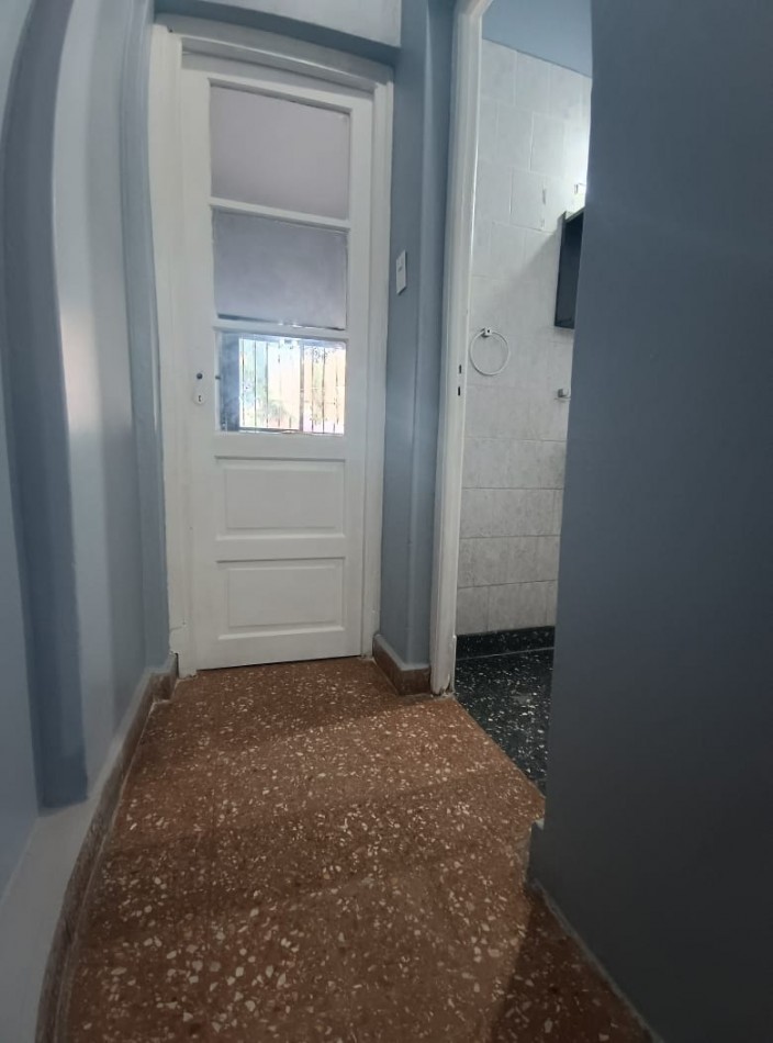 ALQUILER: PH DE 2 AMBIENTES AL FRENTE-SIN EXPENSAS