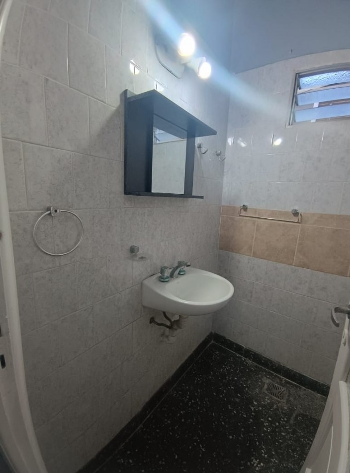 ALQUILER: PH DE 2 AMBIENTES AL FRENTE-SIN EXPENSAS