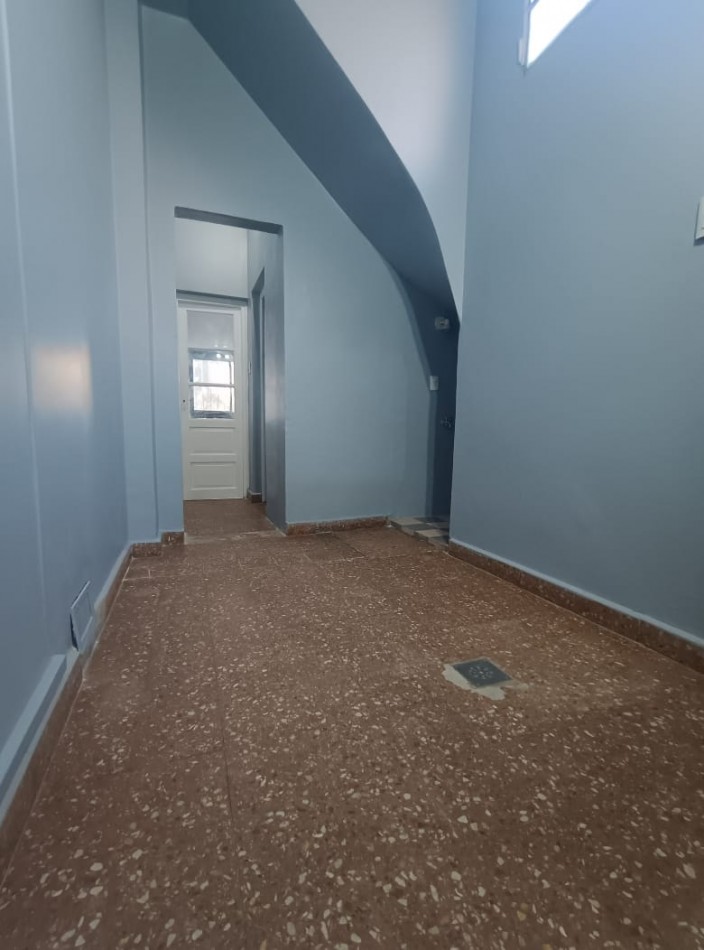 ALQUILER: PH DE 2 AMBIENTES AL FRENTE-SIN EXPENSAS