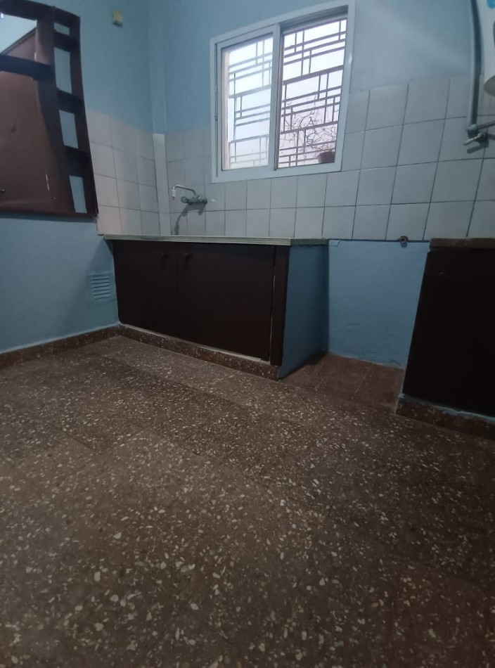 ALQUILER: PH DE 2 AMBIENTES AL FRENTE-SIN EXPENSAS
