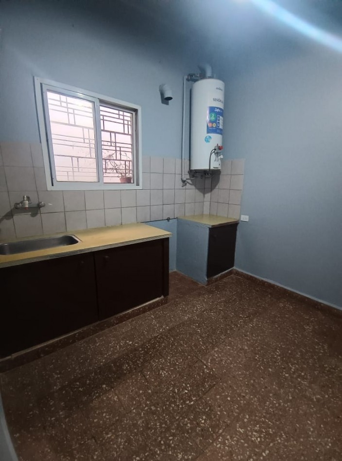 ALQUILER: PH DE 2 AMBIENTES AL FRENTE-SIN EXPENSAS