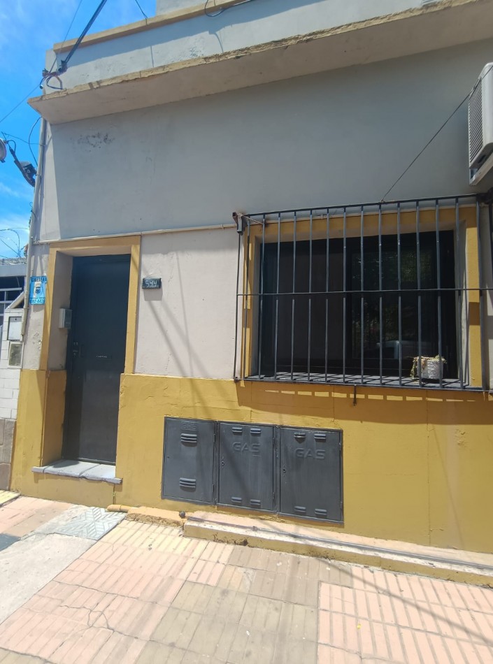 ALQUILER: PH DE 2 AMBIENTES AL FRENTE-SIN EXPENSAS