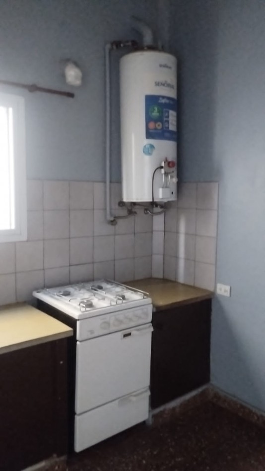 ALQUILER: PH DE 2 AMBIENTES AL FRENTE-SIN EXPENSAS