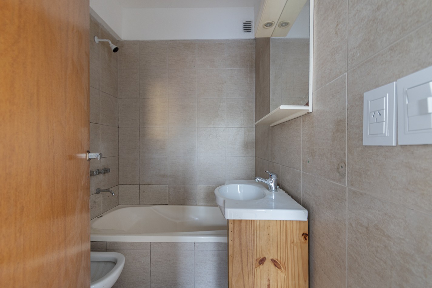 DEPARTAMENTO EN ALQUILER DE 2 AMB CON BALCON AL FRENTE