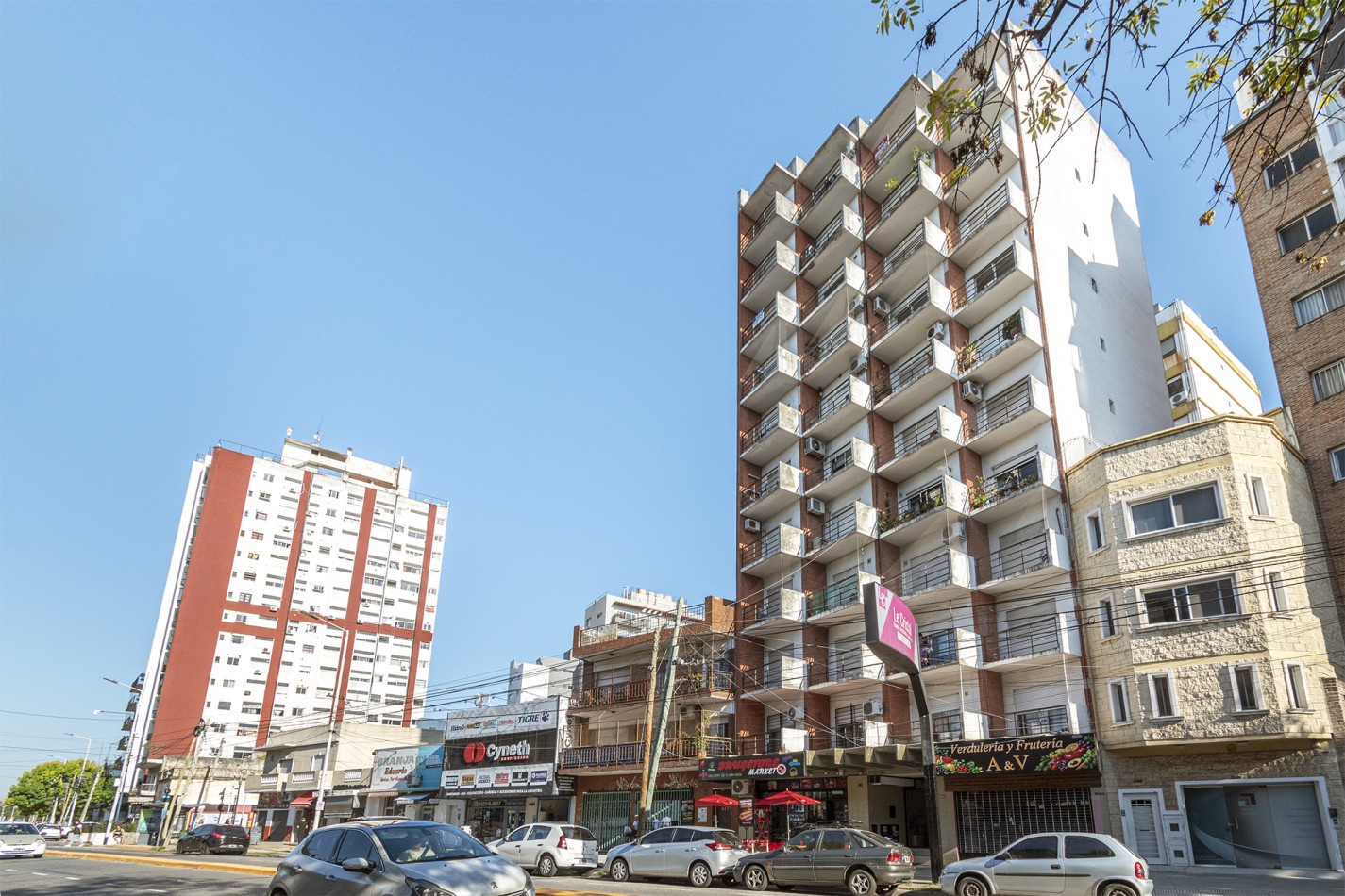 ALQUILER - DEPARTAMENTO 3 AMB FRENTE  ESTACION DE WILDE